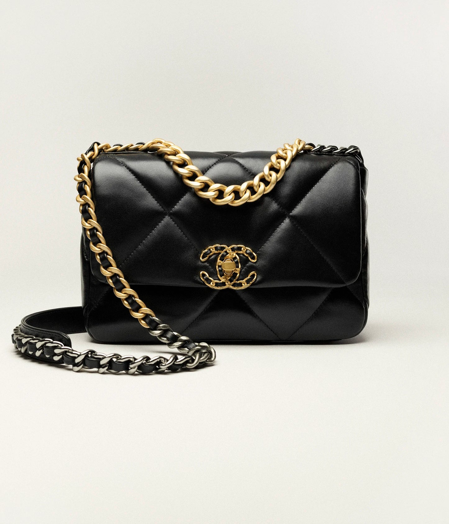 CHANEL 19 Schwarze Tasche