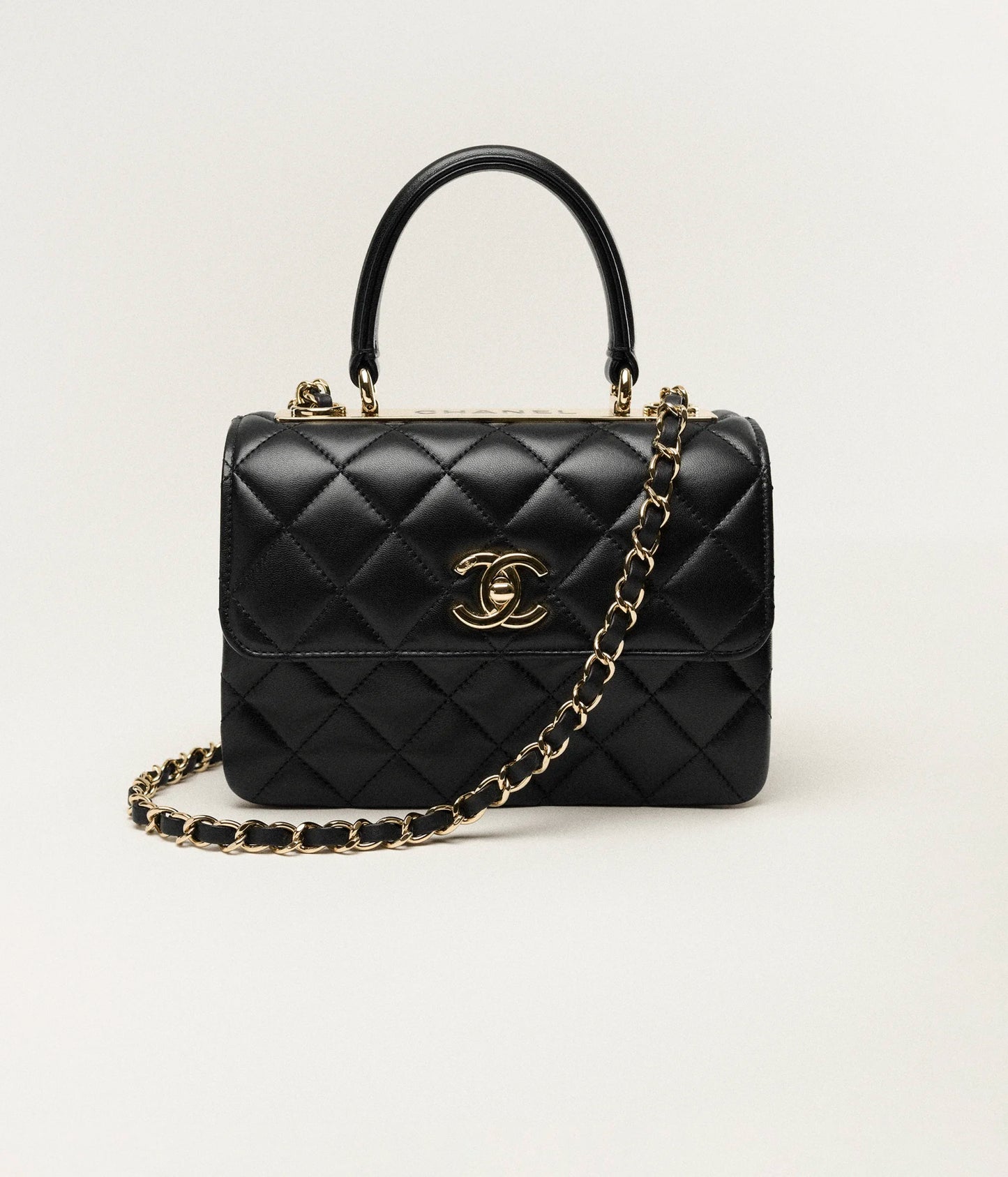 Kleine schwarze Henkeltasche