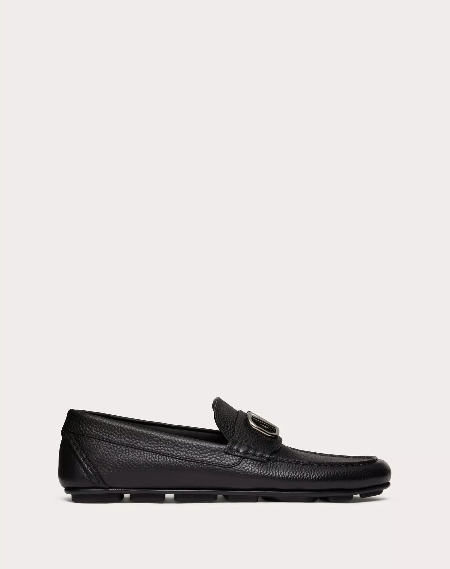 VLOGO SIGNATURE DRIVER LOAFER IN BLACK GARNET CALFSKIN