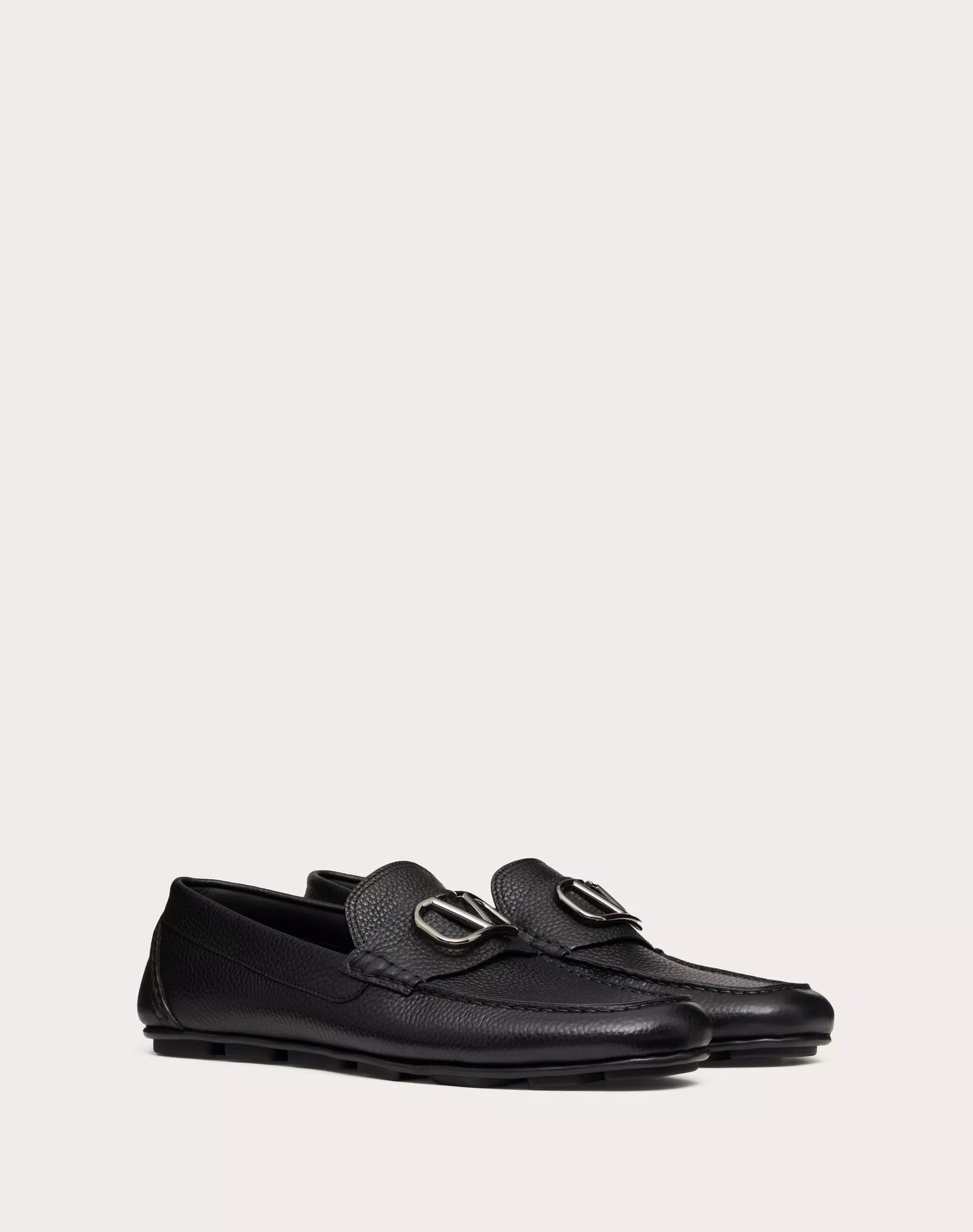 VLOGO SIGNATURE DRIVER LOAFER IN BLACK GARNET CALFSKIN