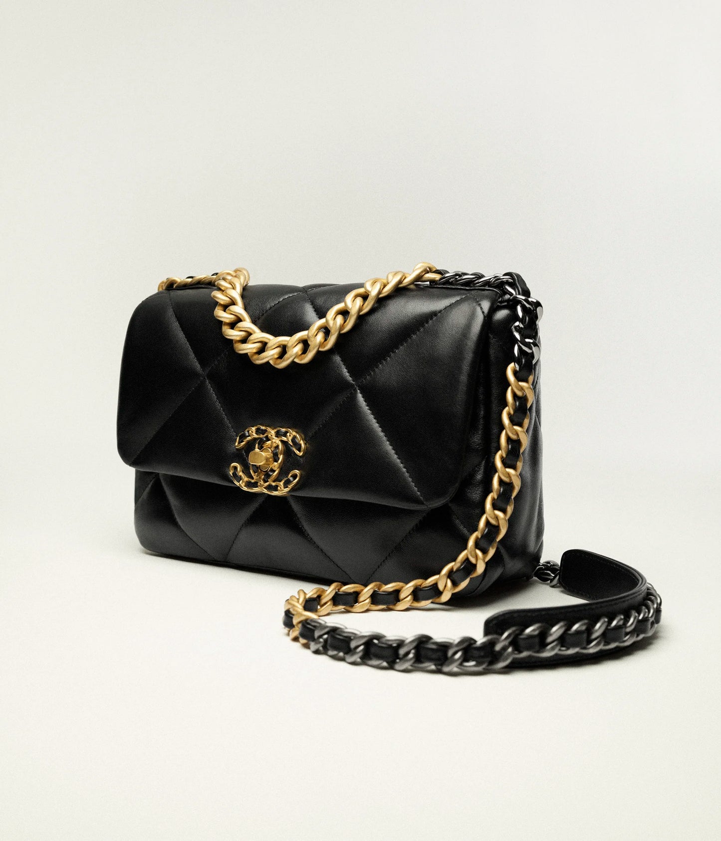 CHANEL 19 Schwarze Tasche