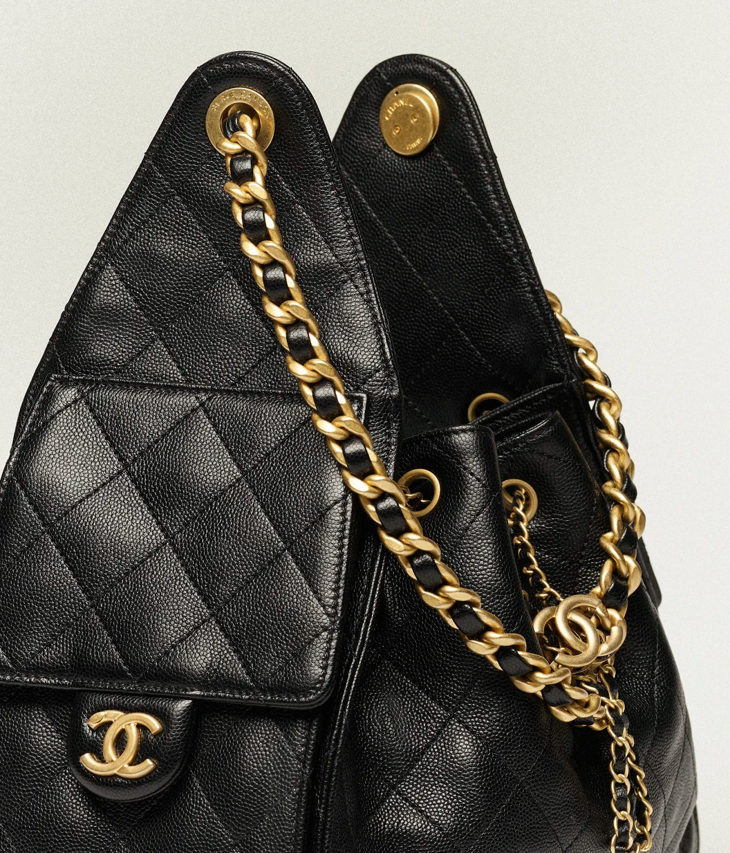 CHANEL 25 kleine schwarze Tasche
