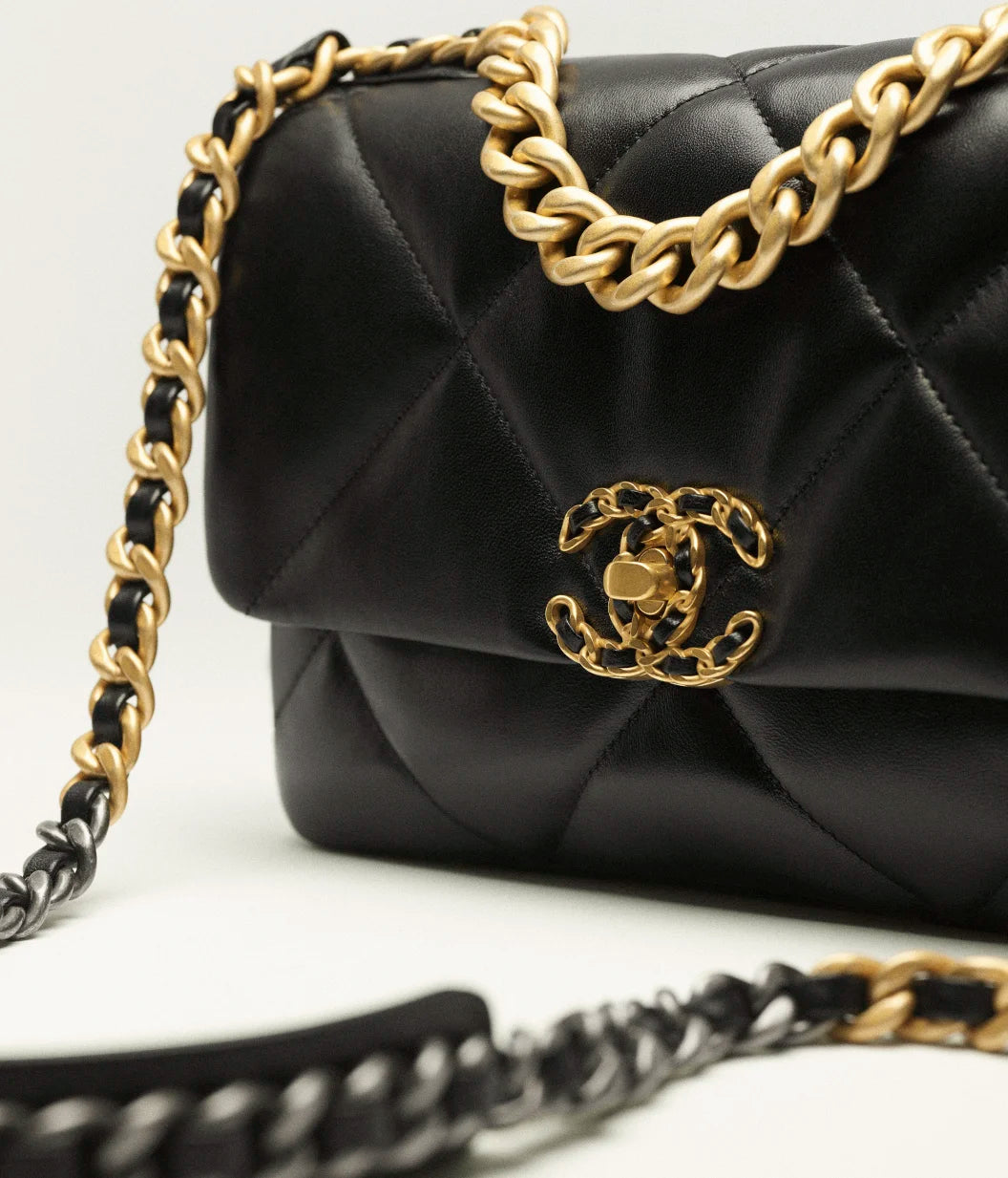 CHANEL 19 Schwarze Tasche