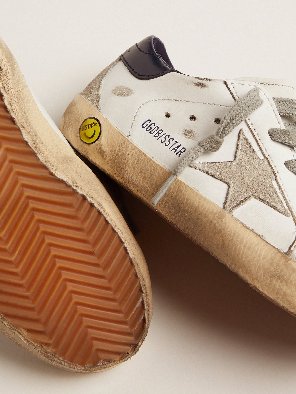Super-Star Young mit Wildlederstern