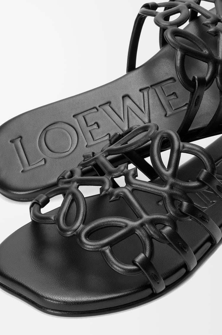 Anagram Petal Slide aus weichem schwarzem Leder