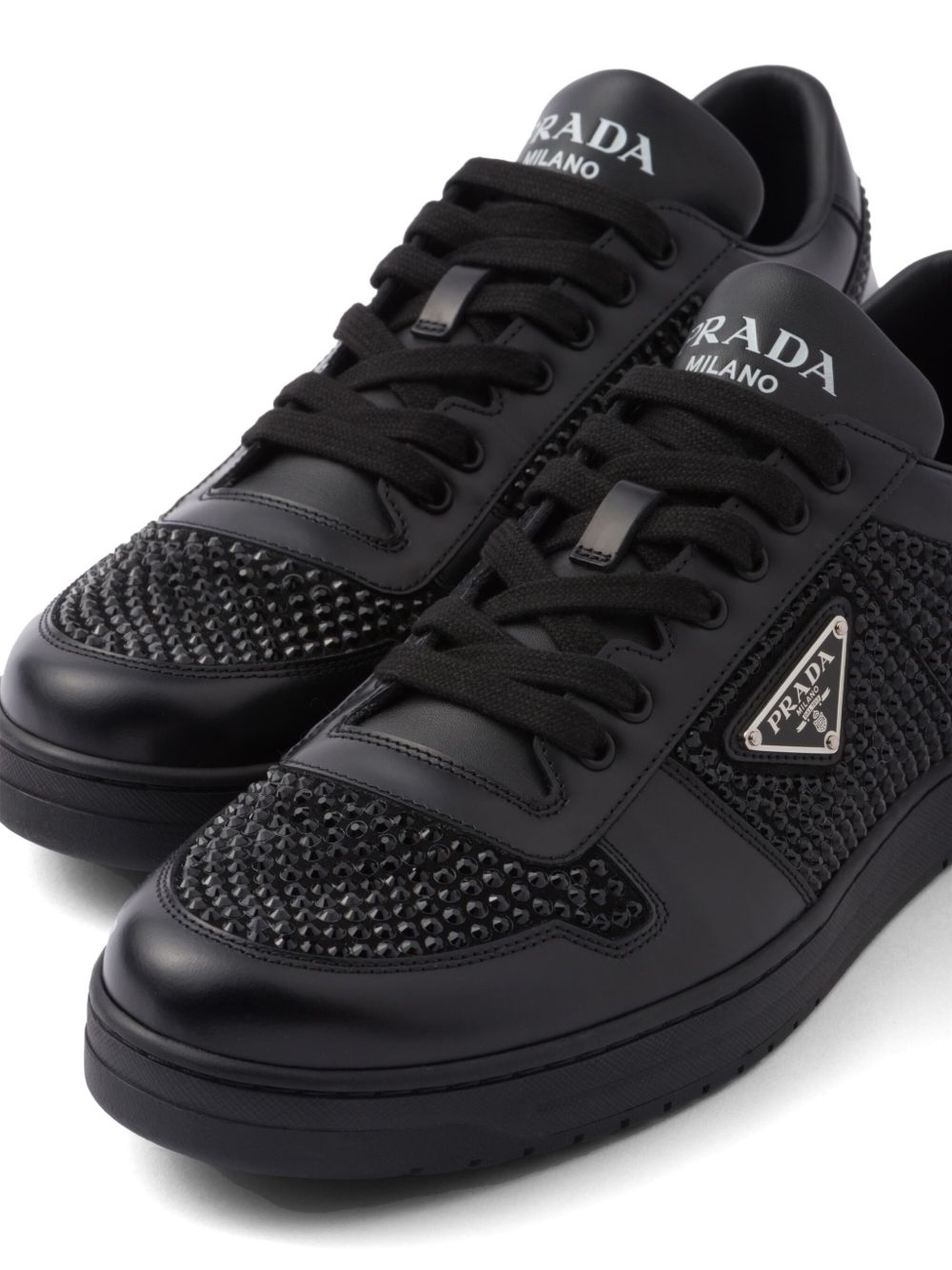 Sneakers in pelle impreziosite da cristalli nero