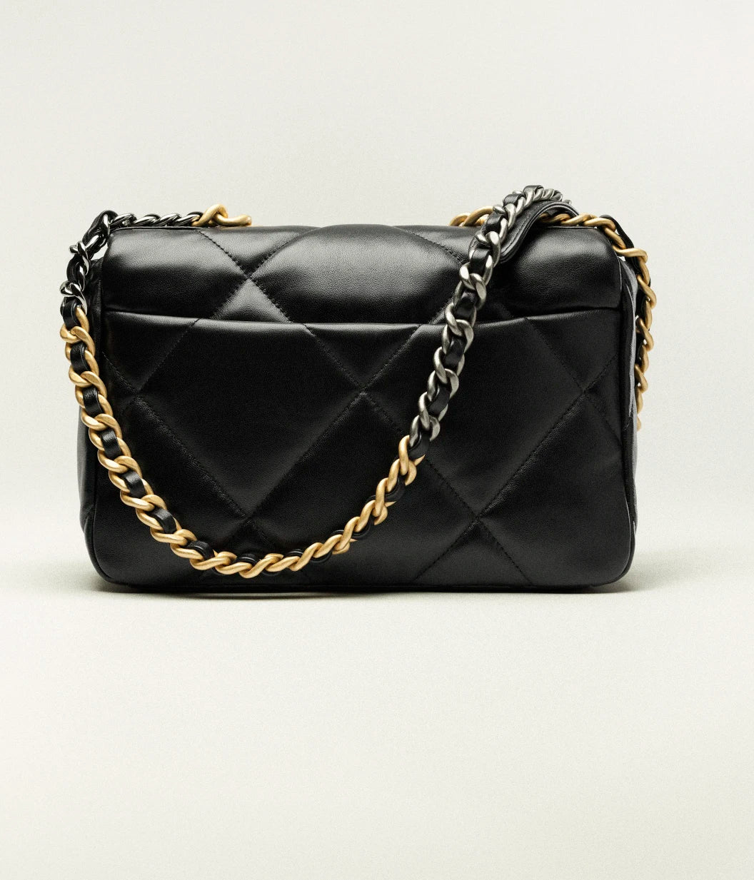 CHANEL 19 Schwarze Tasche
