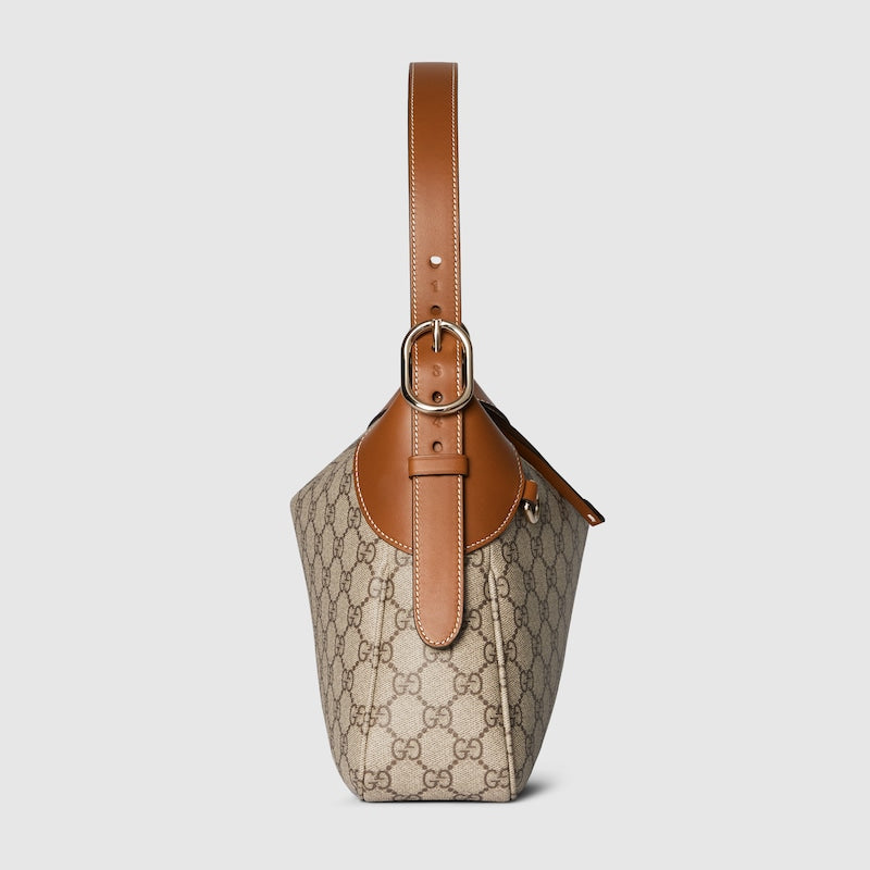 Mittlere Schultertasche mit GG-Emblem aus beigem Stoff