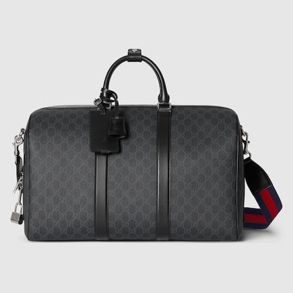 Mittelgroße schwarze GG Supreme-Reisetasche aus schwarzem GG Supreme-Stoff