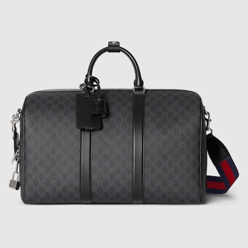 Mittelgroße schwarze GG Supreme-Reisetasche aus schwarzem GG Supreme-Stoff