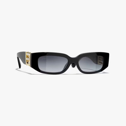 Black oval sunglasses