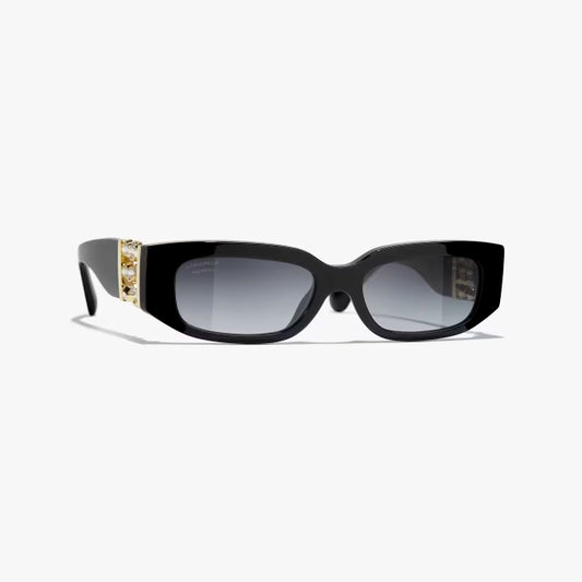 Black oval sunglasses
