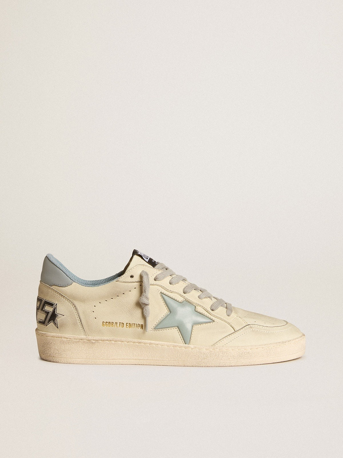 Ball Star LTD con stella in plastica azzurro chiaro e talloncino in pelle sul retro