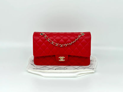 11.12 Rote Handtasche