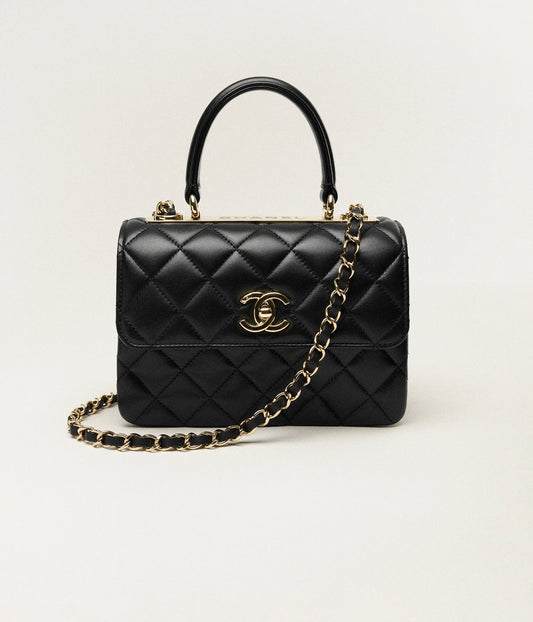 Kleine schwarze Henkeltasche
