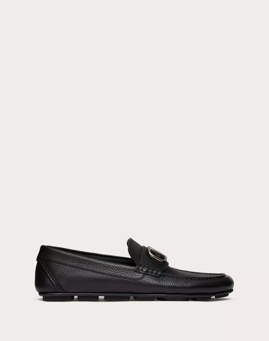 VLOGO SIGNATURE DRIVER LOAFER IN BLACK GARNET CALFSKIN