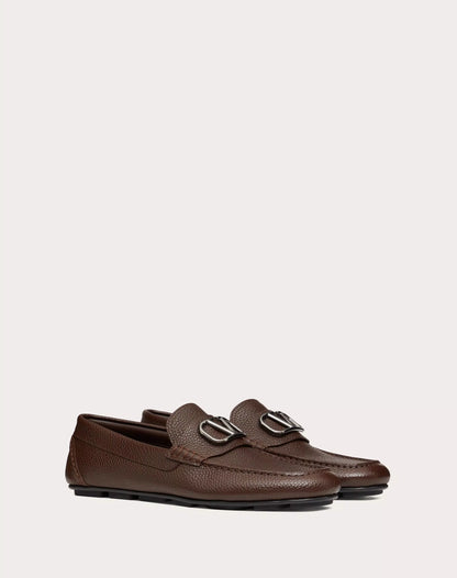 VLOGO SIGNATURE DRIVER LOAFER IN BROWN GARNET CALFSKIN