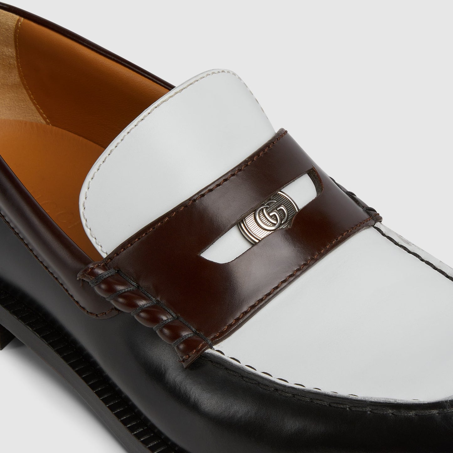 Men's moccasin with removable black and white leather detail
