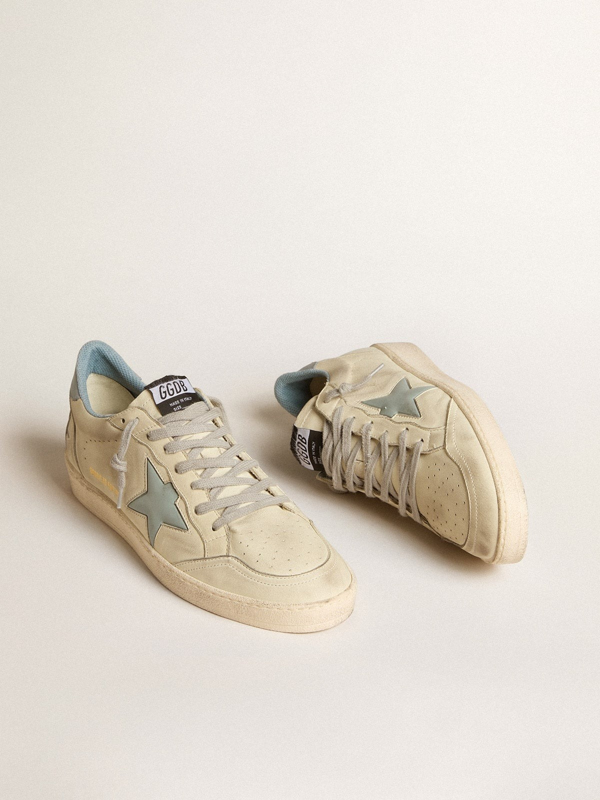 Ball Star LTD con stella in plastica azzurro chiaro e talloncino in pelle sul retro