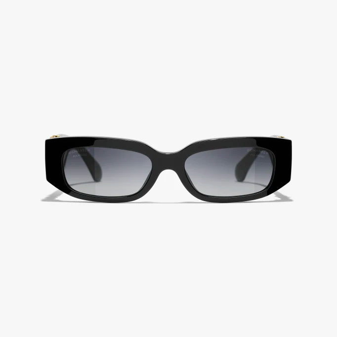 Black oval sunglasses