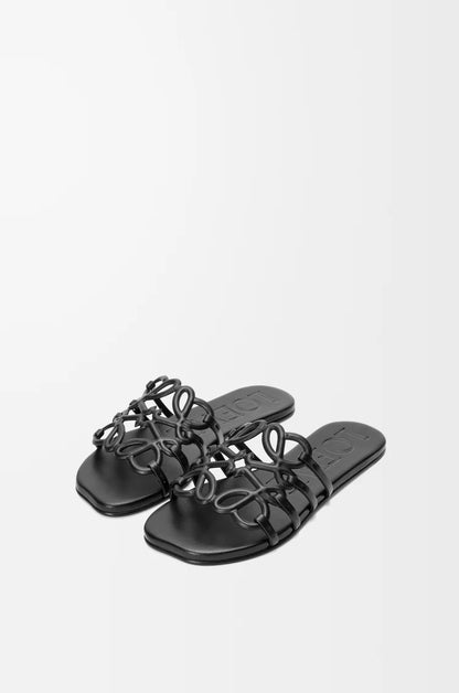 Anagram Petal Slide aus weichem schwarzem Leder