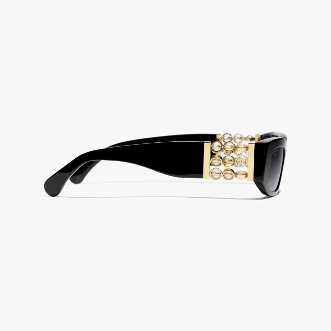 Black oval sunglasses