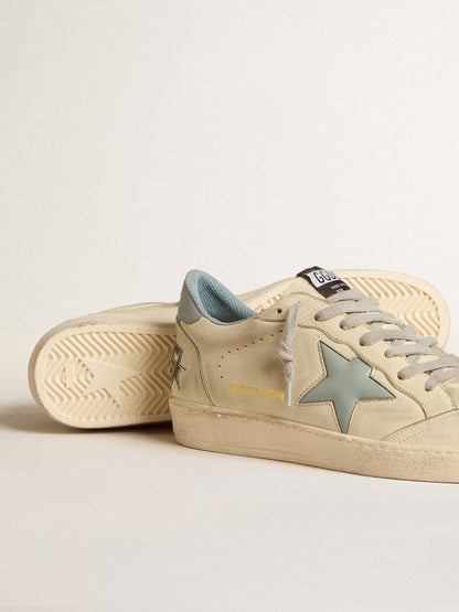 Ball Star LTD con stella in plastica azzurro chiaro e talloncino in pelle sul retro