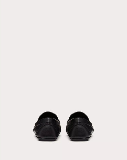 VLOGO SIGNATURE DRIVER LOAFER IN BLACK GARNET CALFSKIN