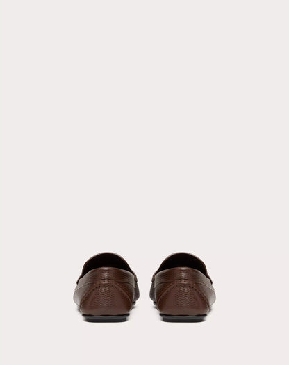 VLOGO SIGNATURE DRIVER LOAFER IN BROWN GARNET CALFSKIN