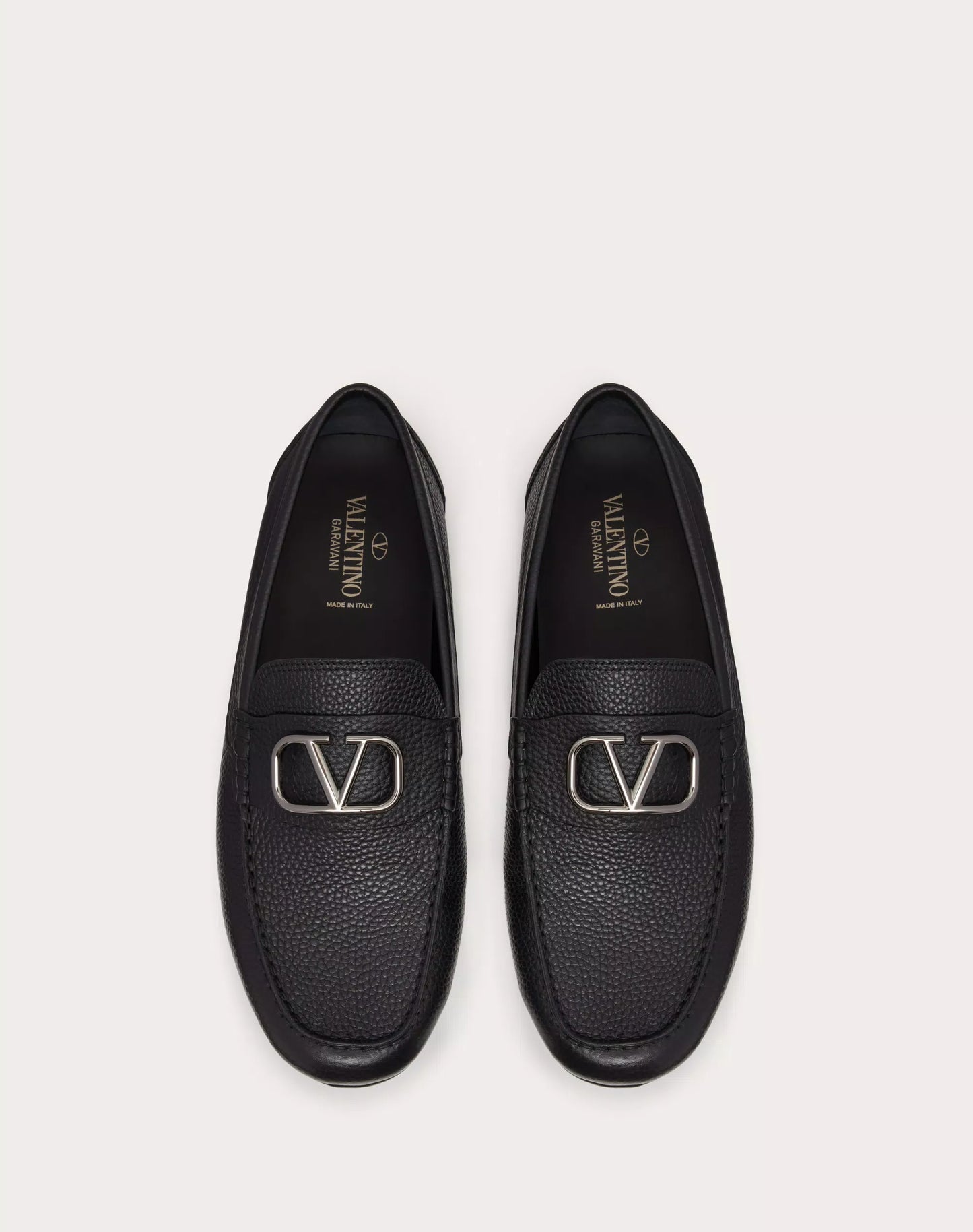 VLOGO SIGNATURE DRIVER LOAFER IN BLACK GARNET CALFSKIN