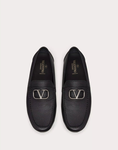 VLOGO SIGNATURE DRIVER LOAFER IN BLACK GARNET CALFSKIN
