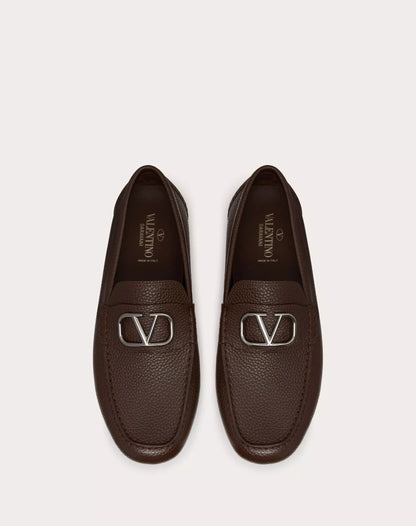 VLOGO SIGNATURE DRIVER LOAFER IN BROWN GARNET CALFSKIN
