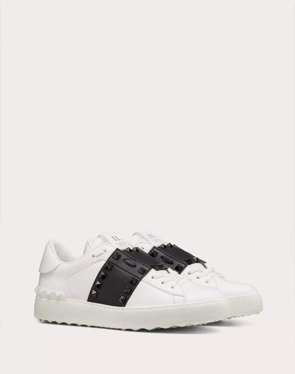 ROCKSTUD UNTITLED SNEAKER AUS KALBSLEDER MIT PASSENDEN NIETEN