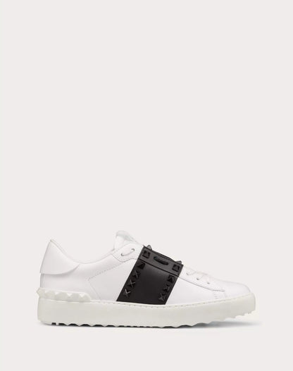 ROCKSTUD UNTITLED SNEAKER AUS KALBSLEDER MIT PASSENDEN NIETEN