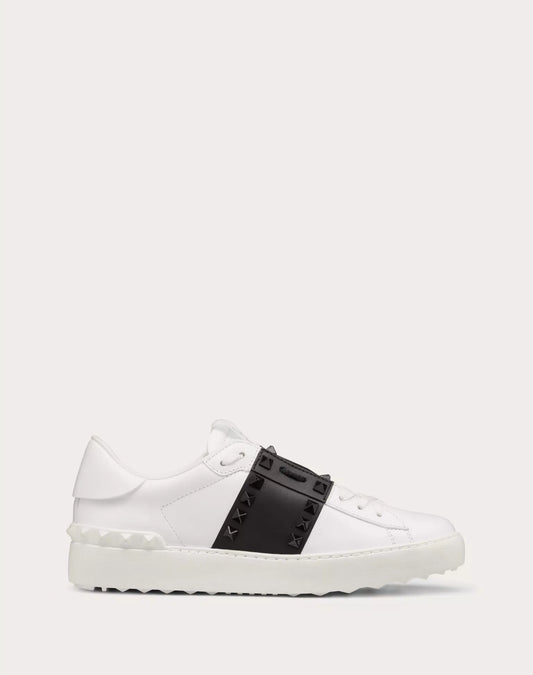 ROCKSTUD UNTITLED SNEAKER AUS KALBSLEDER MIT PASSENDEN NIETEN