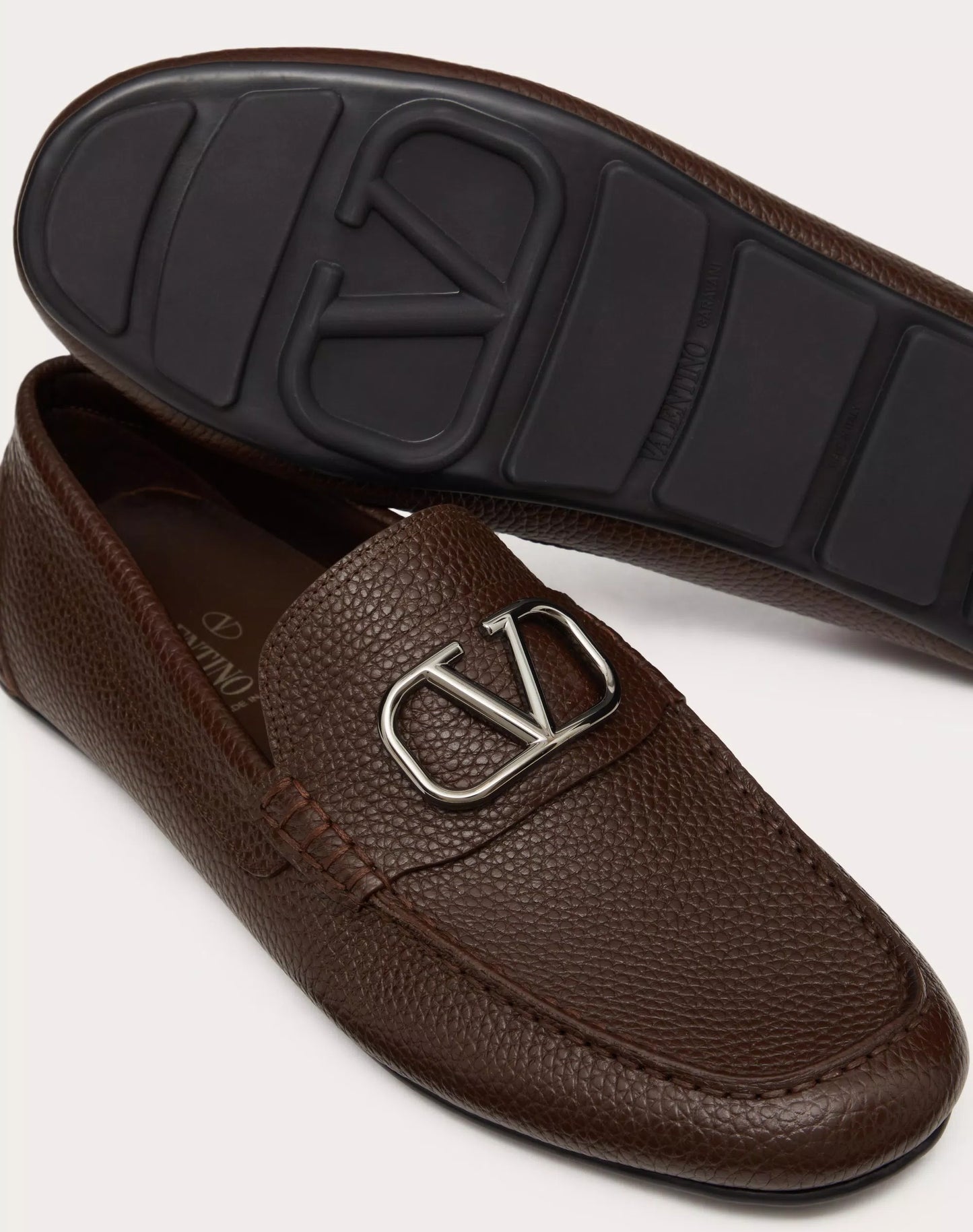 VLOGO SIGNATURE DRIVER LOAFER IN BROWN GARNET CALFSKIN
