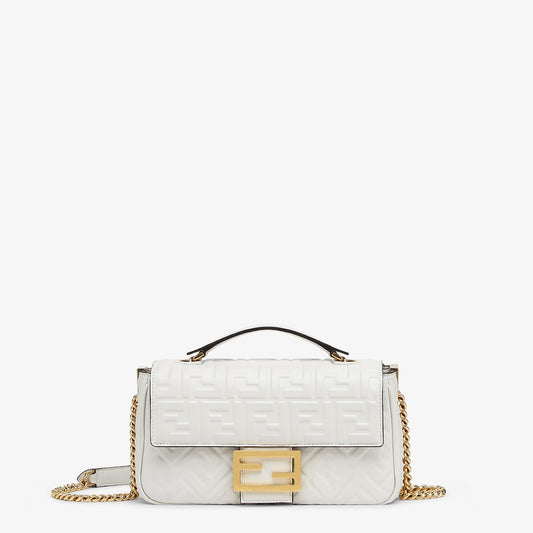 Baguette Chain Midi in white nappa