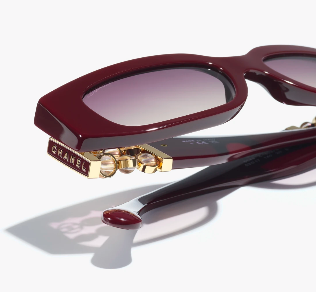 Burgundy oval sunglasses