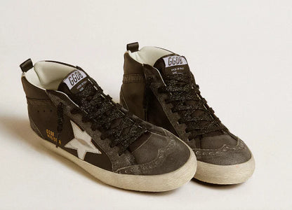 Mid Star in black leather with silver laminated leather star