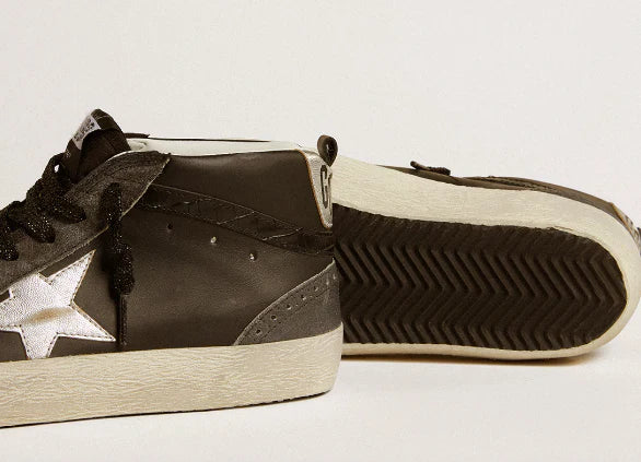 Mid Star in black leather with silver laminated leather star